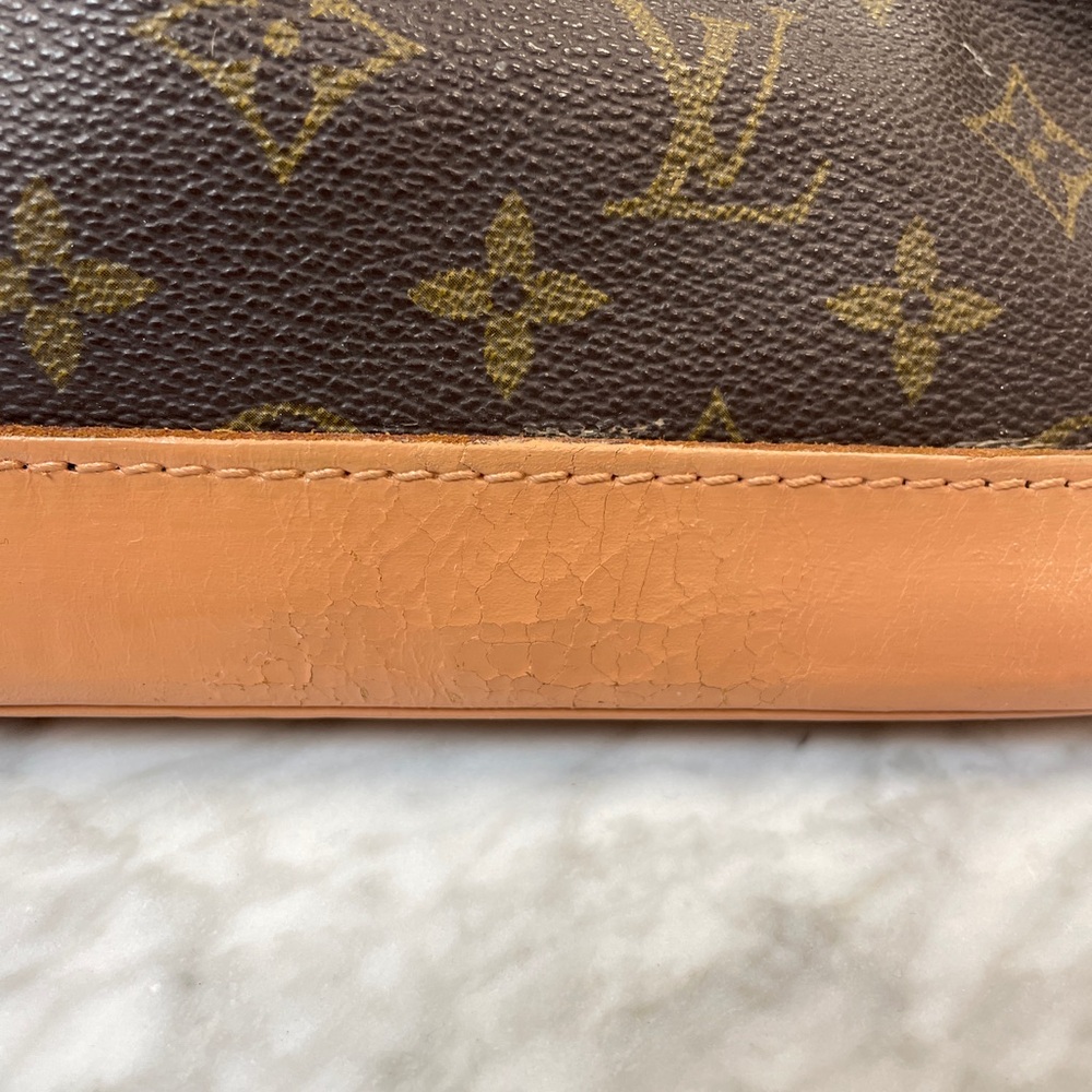 Louis Vuitton Monogram Alma - Picture 5 of 16